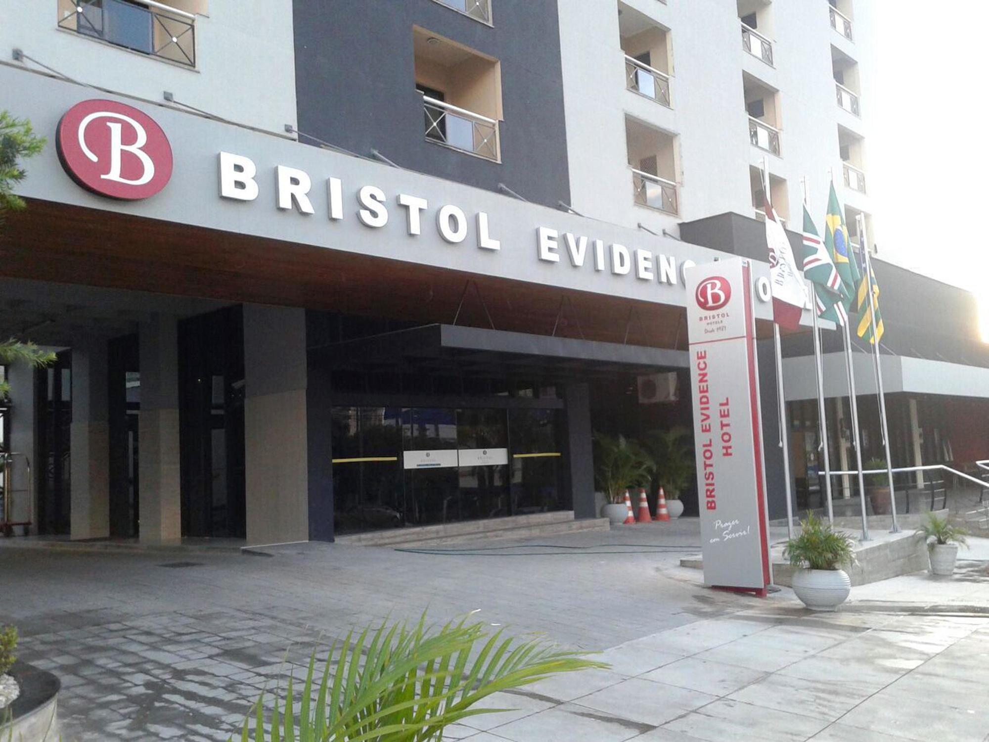 Bristol Evidence Hotel กัวยาเนีย ภายนอก รูปภาพ